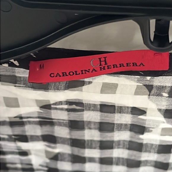 Carolina Herrera flutter sleeved patterned top. Size medium - Picture 3 of 6